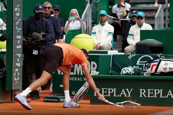 Tenis/ Sjellje antisportive, Daniil Medvedev gjobitet sërish për thyerjen e raketës