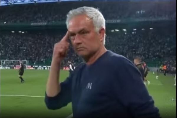 Mourinho fiton supersfidën ndaj Sportingut dhe bën “show”, gjestet e tij bëhen virale