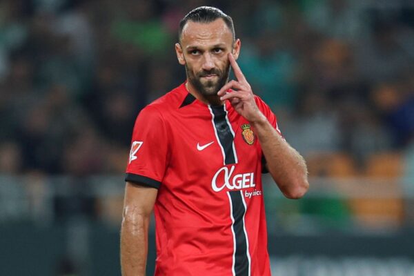 E BUJSHME NGA SPANJA: Barcelona kërkon Vedat Muriqin? Emri i sulmuesit dardan në listën e gjatë të katalanasve