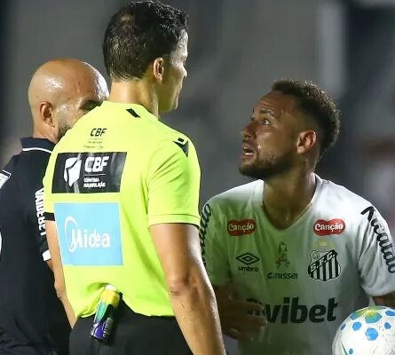 Neymar Jr. edhe më larg Botërorit 2026, rrezikon të pezullohet deri në 12 ndeshje në Brazil