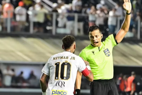 “Gjyqtari ishte me menstruacione, prandaj më injoroi”, Neymar me koment skandaloz pas ndëshkimit me të verdhë