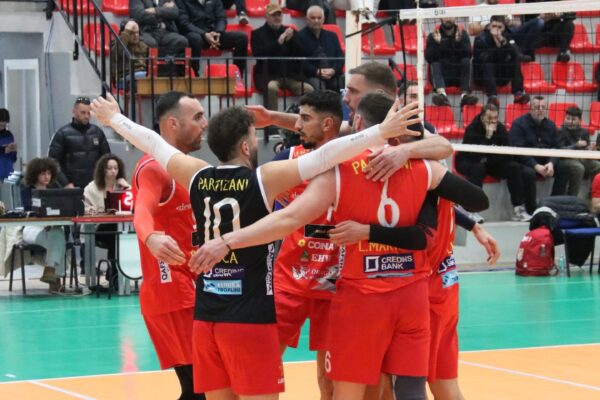 Volejboll meshkuj/ Partizani dominon Skënderbeun, fiton finalen e parë të titullit