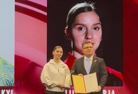 Kampionati Europian i peshëngritjes/ Enkileda Carja  fiton çmimin “Ylli në Ngritje i Europës 2025”