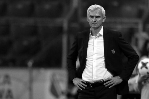 Tronditet bota e futbollit polak, zëvendës-trajneri i kombëtares ndërron jetë papritur