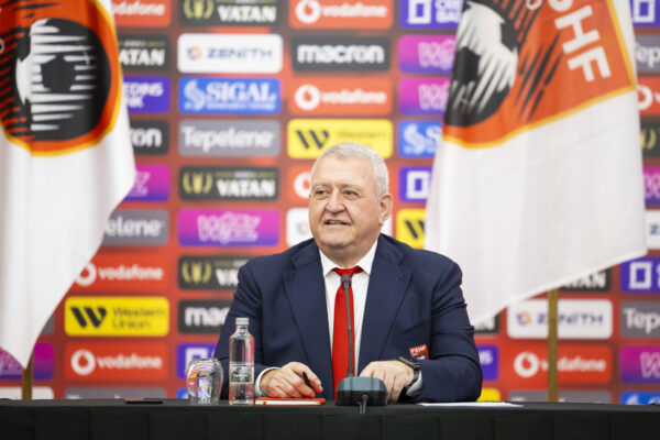 Duka bashkëbisedim me gazetarët: Nga trajneri i Kombëtares te sfidat dhe reformat. Futbolli kërkon mbështetje reale