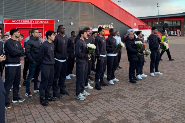 PSG nderon Diogo Jotën në Liverpool, gjest respekti para përballjes së Ligës së Kampionëve