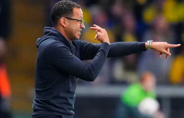 Zyrtare: Chelsea shkarkon trajnerin Liam Rosenior