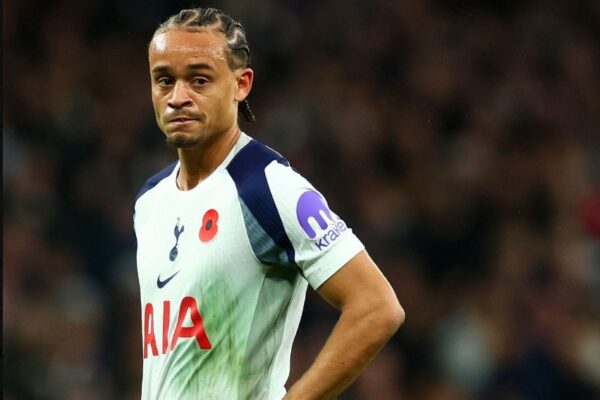 Nëse Tottenham përfundon në Championship, Xavi Simons do të largohet për një çmim qesharak