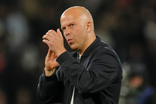 Liverpooli merr vendimin për Arne Slot pas humbjes ndaj PSG-së