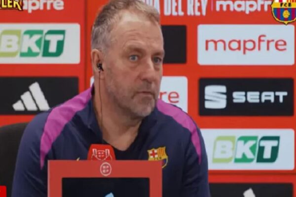 Hansi Flick “shpërthen” ndaj VAR‑it pas humbjes së Barcelonës në Ligën e Kampionëve