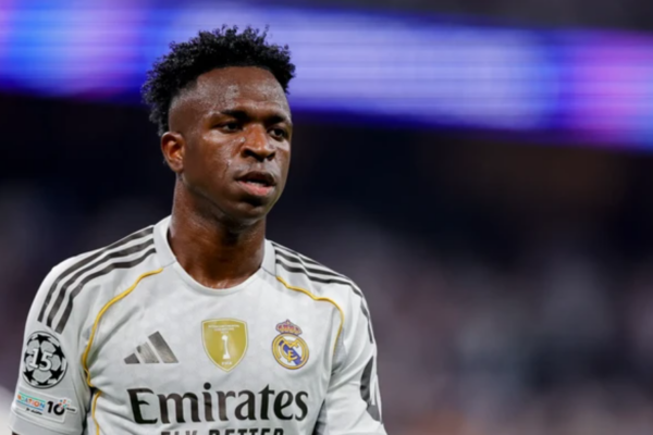 Çfarë po ndodh te Real Madridi? Autobusi i klubit u nis dhe e la Viniciusin në “Allianz Arena” pas ndeshjes