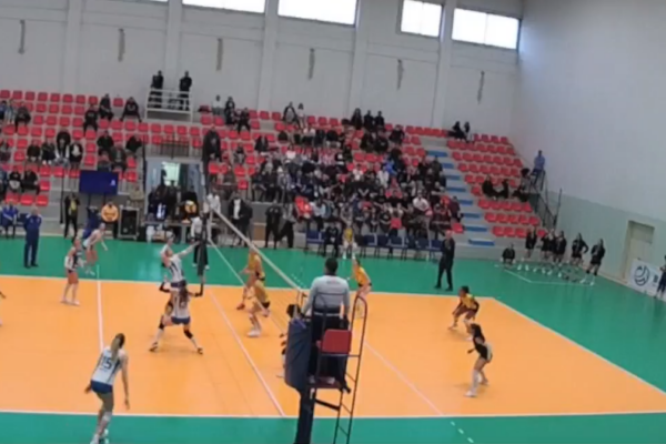 Volejboll vajza/ Pogradeci mposht Tiranën, titulli vendoset në finalen e 5-të