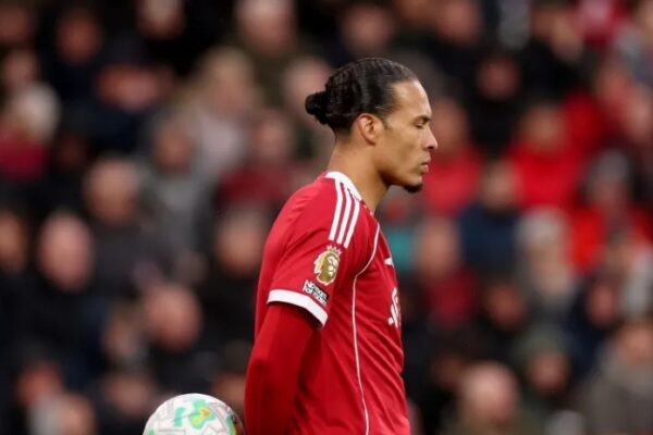 Liverpool shtrenjton biletat, tifozët protestojnë me “bekimin” e Virgil van Dijk