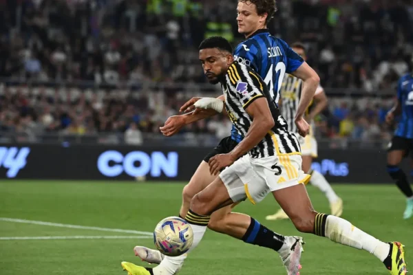 Dy mbrojtës në pikëpyëtje, Juventus dher Bayern përgatiten për një shkëmbim lojtarësh