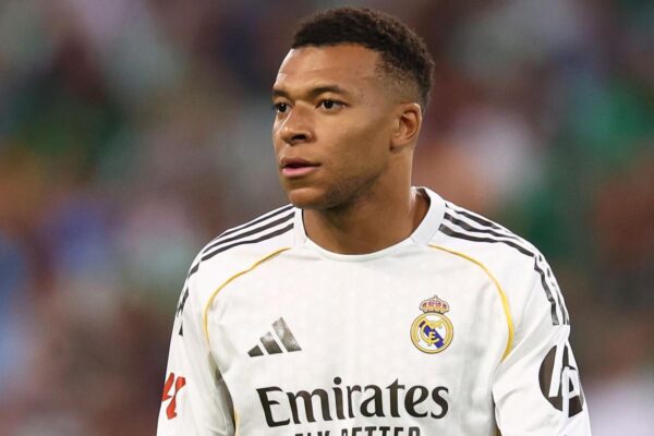 Kylian Mbappe mungon ndaj Barcelonës në El Classico