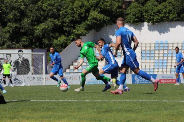 Play-off “Kategoria e Dytë”/ Vendosin penalltitë, Sopoti dhe Bylis B kalojnë në finalet vendimtare
