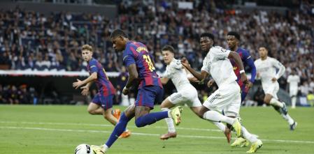 Marcus Rashford sirvi&oacute; el bal&oacute;n a Ferm&iacute;n L&oacute;pez para que empatara provisionalmente el Cl&aacute;sico para el Bar&ccedil;a en el Santiago Bernab&eacute;u