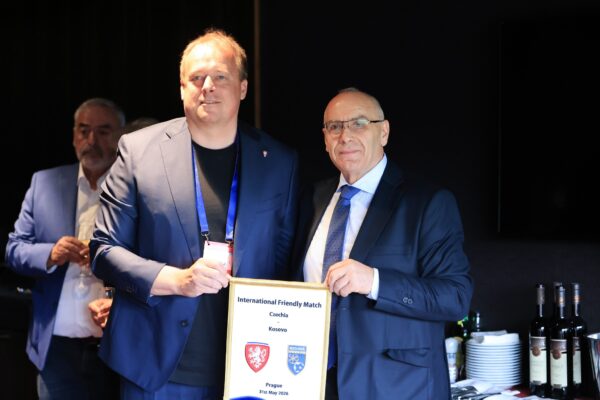 Ademi takon presidentin e Federatës Çeke të Futbollit, vlerësohet progresi i futbollit kosovar