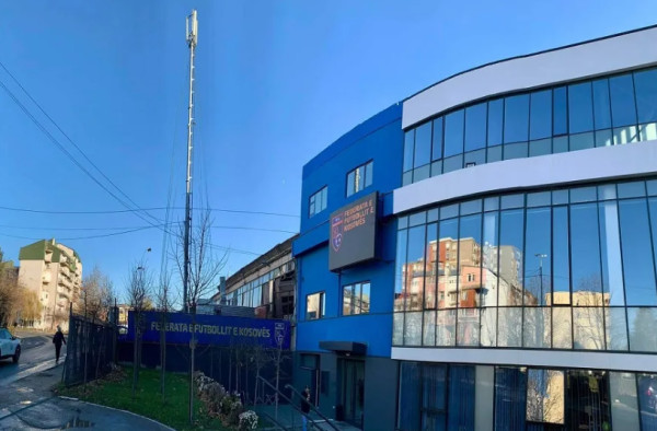 ​FFK paralajmëron ndriçim e tribuna të reja në stadiume