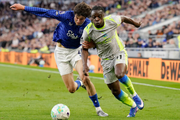 Manchester City ndalet nga Everton, Arsenali është +5