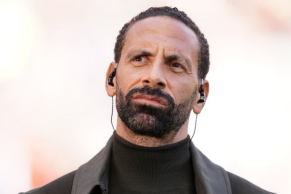 Rio Ferdinand këshillon Man United ta transferojë Lewandowskin