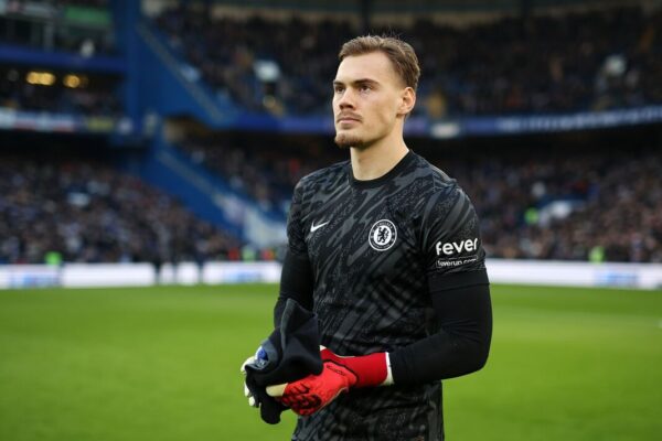 Nisin largimet e para, lojtari shpreh pakënaqësitë e tij dhe kërkon të ikë nga Chelsea