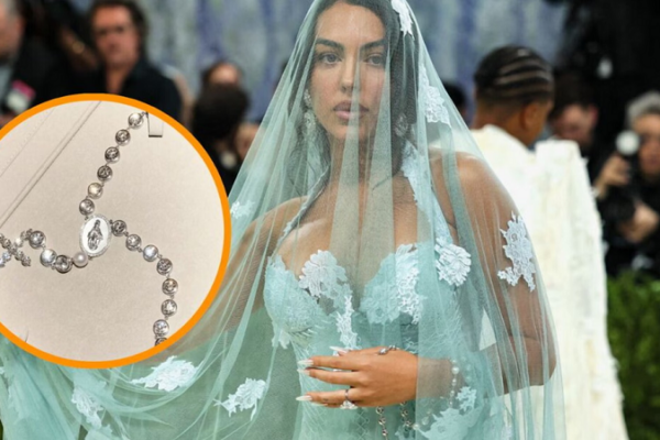 Georgina Rodríguez i mahnit të gjithë me rruzarin ekskluziv 7 milionë eurosh në “Met Gala”