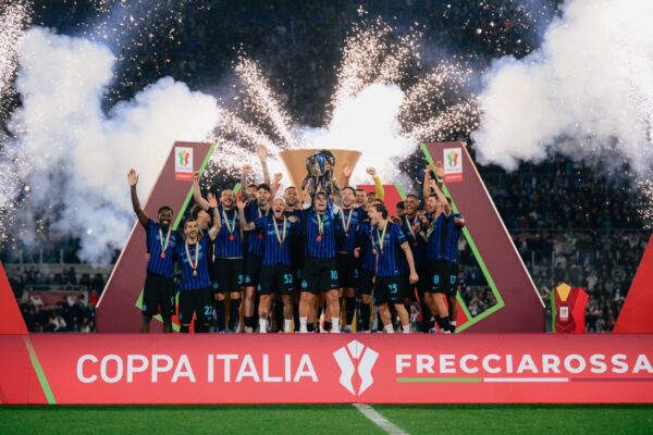 (VIDEO) Në Romë feston Interi, Chivu si Jose Mourinho. Zikaltër finalizuan dopietën titull-kupë