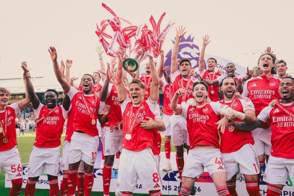 Arsenali synon dominimin pas titullit në Premier League