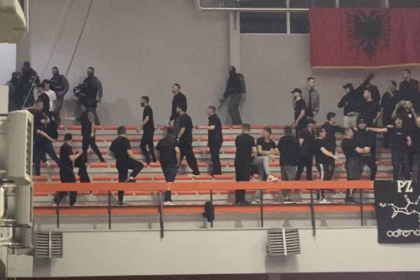 Tifozët “Arpagjikët” demolojnë palestrën “Sezai Surroi” pas ndeshjes Bashkimi – Trepça