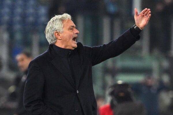 Mourinho e nis punën te Real Madrid duke i marrë dy lojtarë Guardiolës