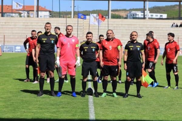 Veteranët, vëllazërore speciale për 10-vjetorin e pranimit të Kosovës në UEFA dhe FIFA