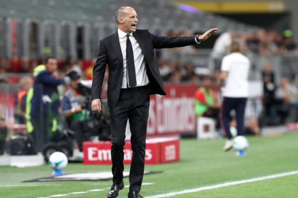 Napoli-Allegri shtyhet firma, trajneri po pret paratë e Milanit