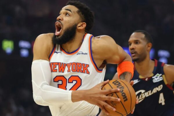 NBA/ New York Knicks rikthehen në finale pas 27 vitesh, mundin me lehtësi Cleveland