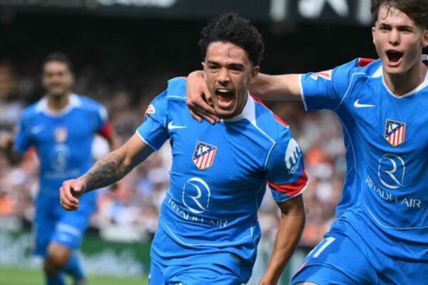 Me mendjen tek Arsenal, por Atletico nuk fal në La Liga. Fiton në transfertë ndaj Valencia-s (video)