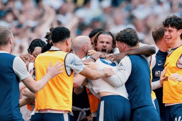 PL mbyll siparin. Arsenal nis festën. Guardiola e mbyll me lot. Tottenham shpëton, Sunderland shkruan historinë