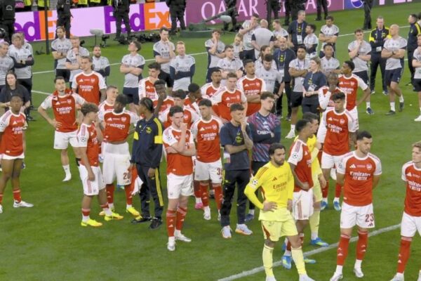 Chelsea nuk e njeh fjalën “mëshirë” dhe tallet keq me Arsenalin, pas humbjes në finalen e Champions League (foto)