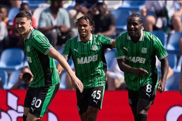 Milan bie në Reggio Emilia, Sassuolo “spektakël” ndaj kuqezinjve (video)