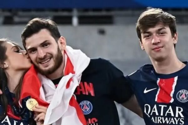 Njëri po shkëlqen te PSG, tjetrin e kerkon Bayern. Bavarezët piketojnë vëllain e Khvicha Kvaratskhelia