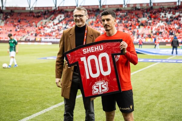 Sfidë e veçantë për Julian Shehun, 100 ndeshje me Widzew Lodz për mesfushorin shqiptar