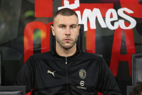 Milan rrezikon të humbasë një nga lojtarët më të mirë të sezonit, sirena nga Anglia për Pavlovic