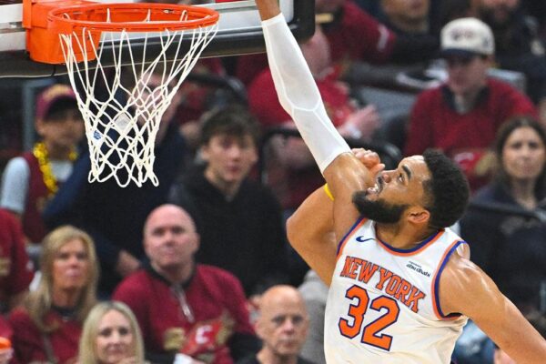 Play-off NBA/ Knicks dominojnë Cavs në Cleveland dhe u afrohen edhe më shumë finaleve