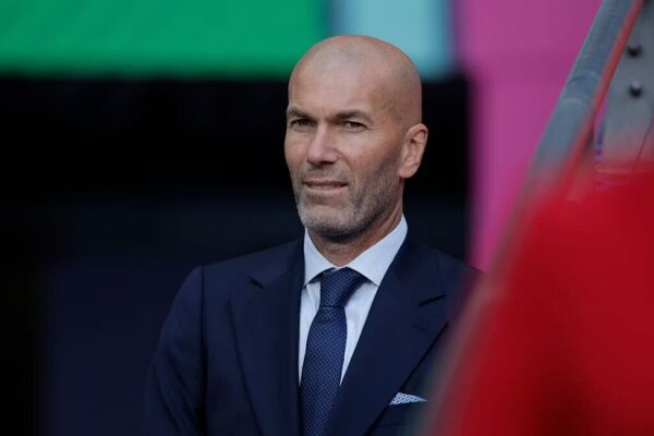 Real Madrid kontaktoi Zidane, francezi u përgjigj “më vjen keq, por jeni vonë”