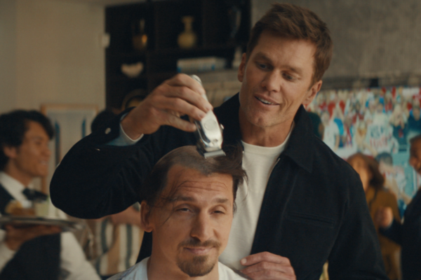 Ibrahimovic shokon fansat. Humb bastin me Tom Brady dhe rikthehet te “look”-u i vitit 2006 (fotot)