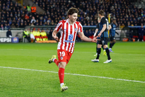 PSG sfidon Barçën për Alvarezin, ofron 150 milionë euro