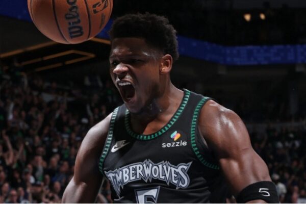 Play-off NBA/ Minnesota mund San Antonio-n, New York mbyll serinë me Phila-n