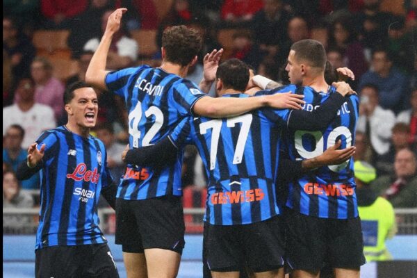 Milan zgjohet vonë ndaj Atalantës, humbja e sotme mund t’i kushtojë Champions-in (video)