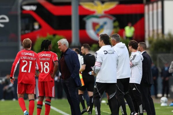 Benfica humb titullin dhe i ofron çmimin “Lojtari i ndeshjes” arbitrit, por sezoni ’25-‘26 mund të jetë historik