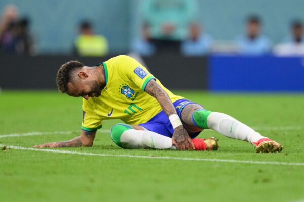Dëmtohet Neymar, sulmuesi brazilian rrezikon Botërorin