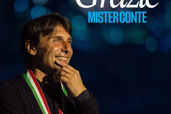 Napoli zyrtarizon largimin e trajnerit Conte